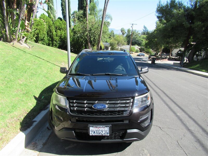 2017 Ford Explorer Police Interceptor Utility   - Photo 10 - Sherman Oaks, CA 91423
