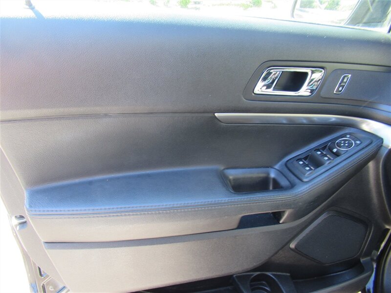 2017 Ford Explorer Police Interceptor Utility   - Photo 13 - Sherman Oaks, CA 91423