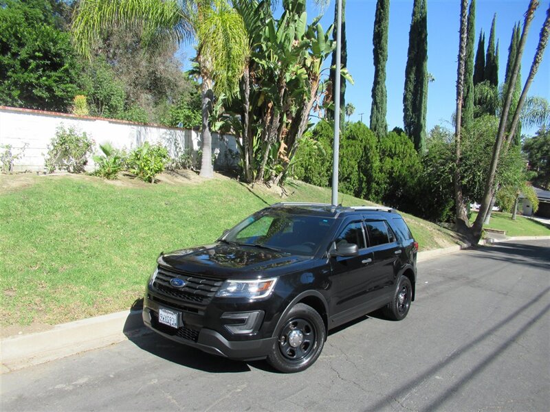 2017 Ford Explorer Police Interceptor Utility   - Photo 2 - Sherman Oaks, CA 91423