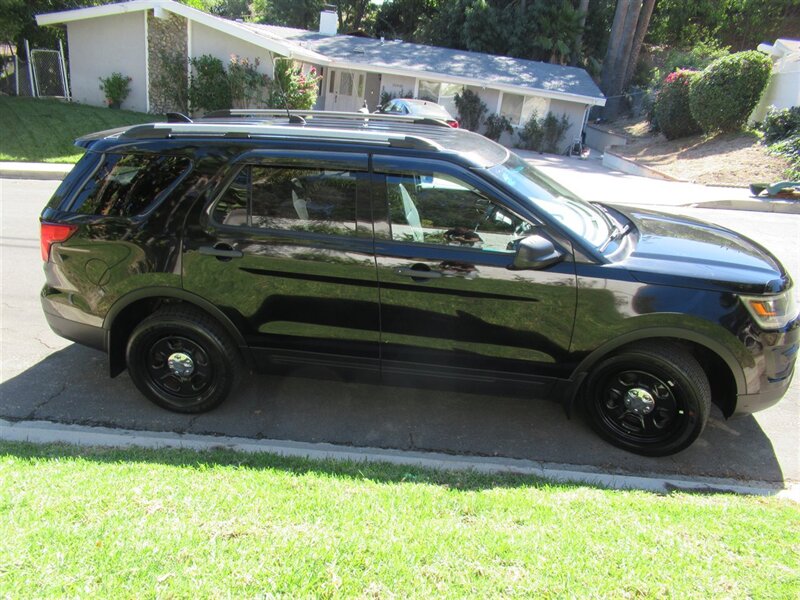 2017 Ford Explorer Police Interceptor Utility   - Photo 8 - Sherman Oaks, CA 91423