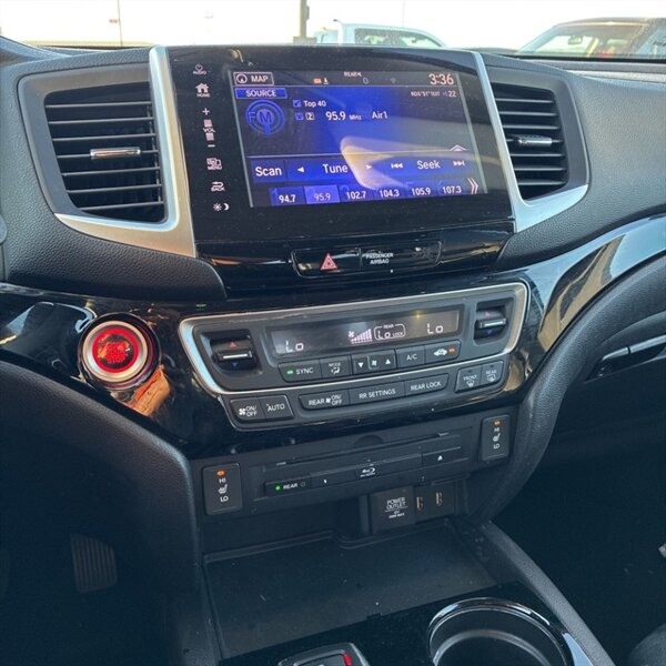 2017 Honda Pilot Touring   - Photo 21 - Sherman Oaks, CA 91423