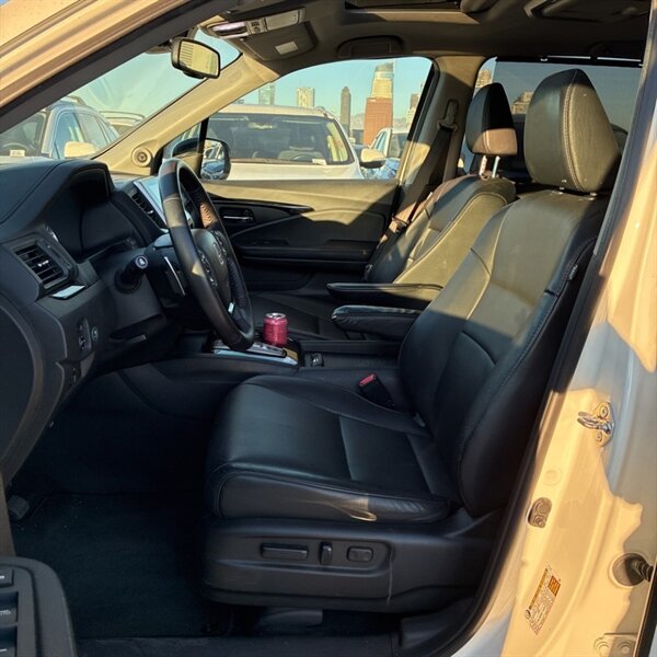 2017 Honda Pilot Touring   - Photo 15 - Sherman Oaks, CA 91423