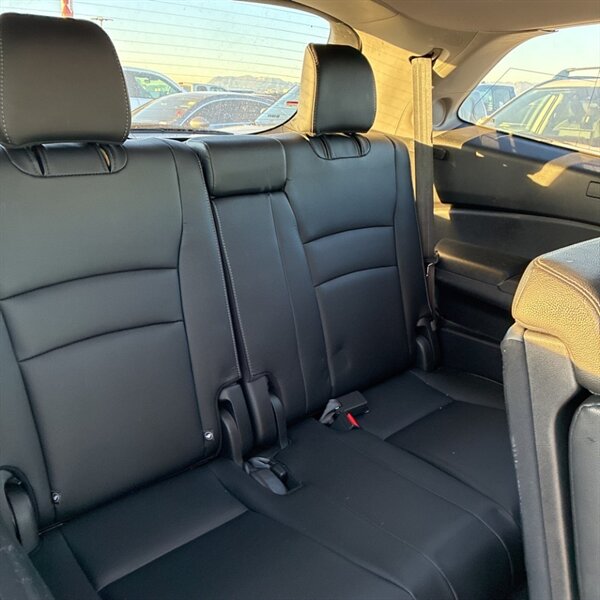 2017 Honda Pilot Touring   - Photo 18 - Sherman Oaks, CA 91423