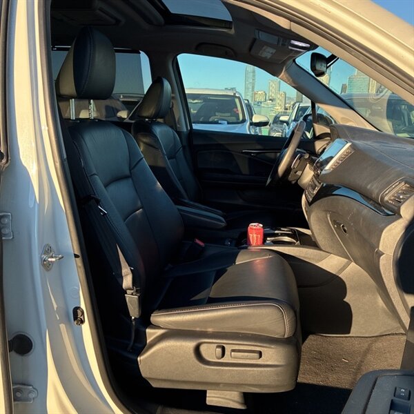 2017 Honda Pilot Touring   - Photo 17 - Sherman Oaks, CA 91423