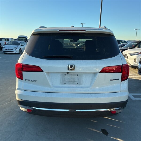 2017 Honda Pilot Touring   - Photo 7 - Sherman Oaks, CA 91423