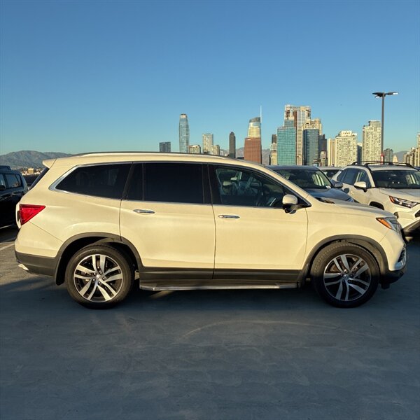 2017 Honda Pilot Touring   - Photo 11 - Sherman Oaks, CA 91423
