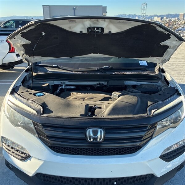 2017 Honda Pilot Touring   - Photo 13 - Sherman Oaks, CA 91423
