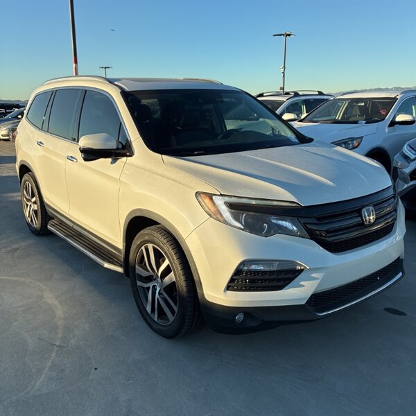 2017 Honda Pilot Touring   - Photo 2 - Sherman Oaks, CA 91423
