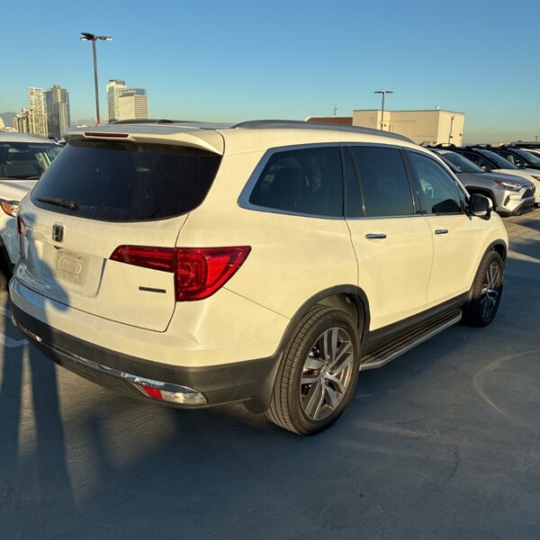 2017 Honda Pilot Touring   - Photo 6 - Sherman Oaks, CA 91423