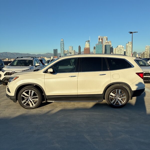 2017 Honda Pilot Touring   - Photo 3 - Sherman Oaks, CA 91423