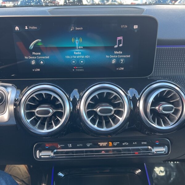 2021 Mercedes-Benz GLB GLB 250   - Photo 17 - Sherman Oaks, CA 91423