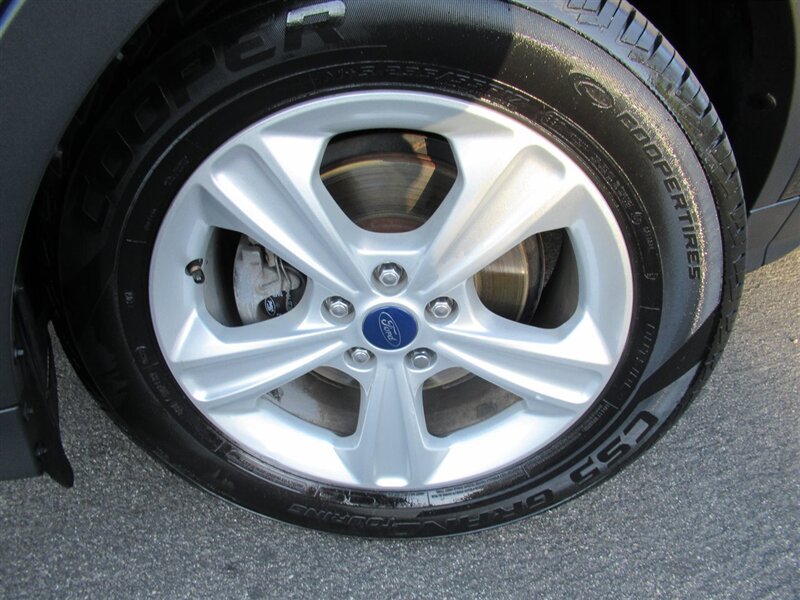 2016 Ford Escape SE   - Photo 12 - Sherman Oaks, CA 91423