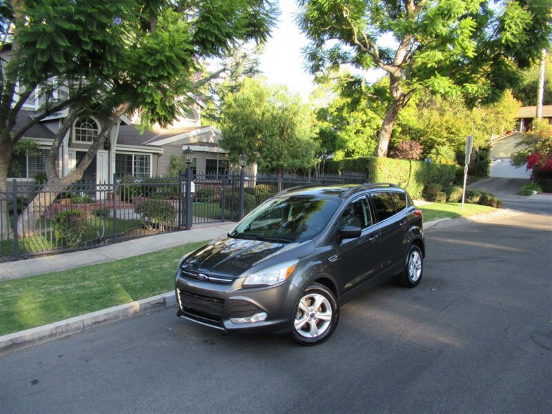 2016 Ford Escape SE   - Photo 2 - Sherman Oaks, CA 91423