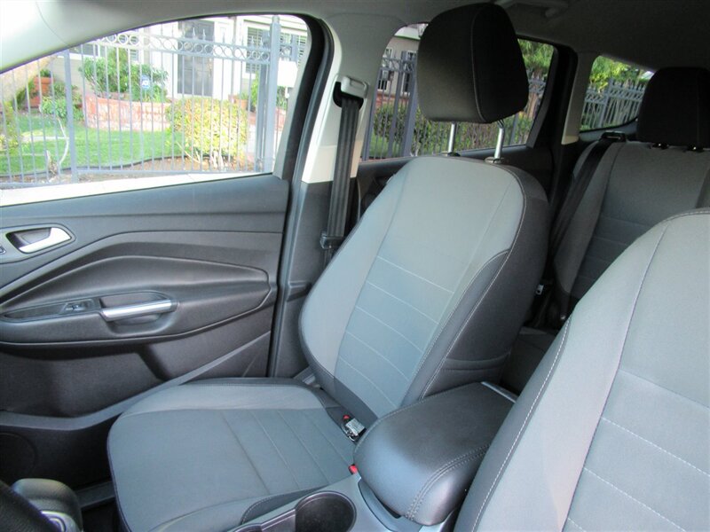 2016 Ford Escape SE   - Photo 15 - Sherman Oaks, CA 91423
