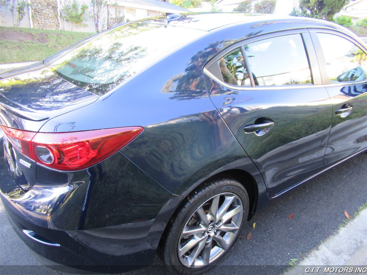 2018 Mazda Mazda3 Touring   - Photo 38 - Sherman Oaks, CA 91423