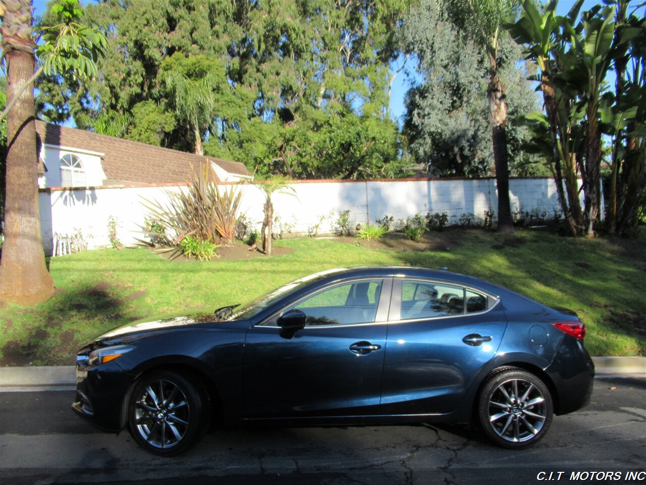 2018 Mazda Mazda3 Touring   - Photo 4 - Sherman Oaks, CA 91423