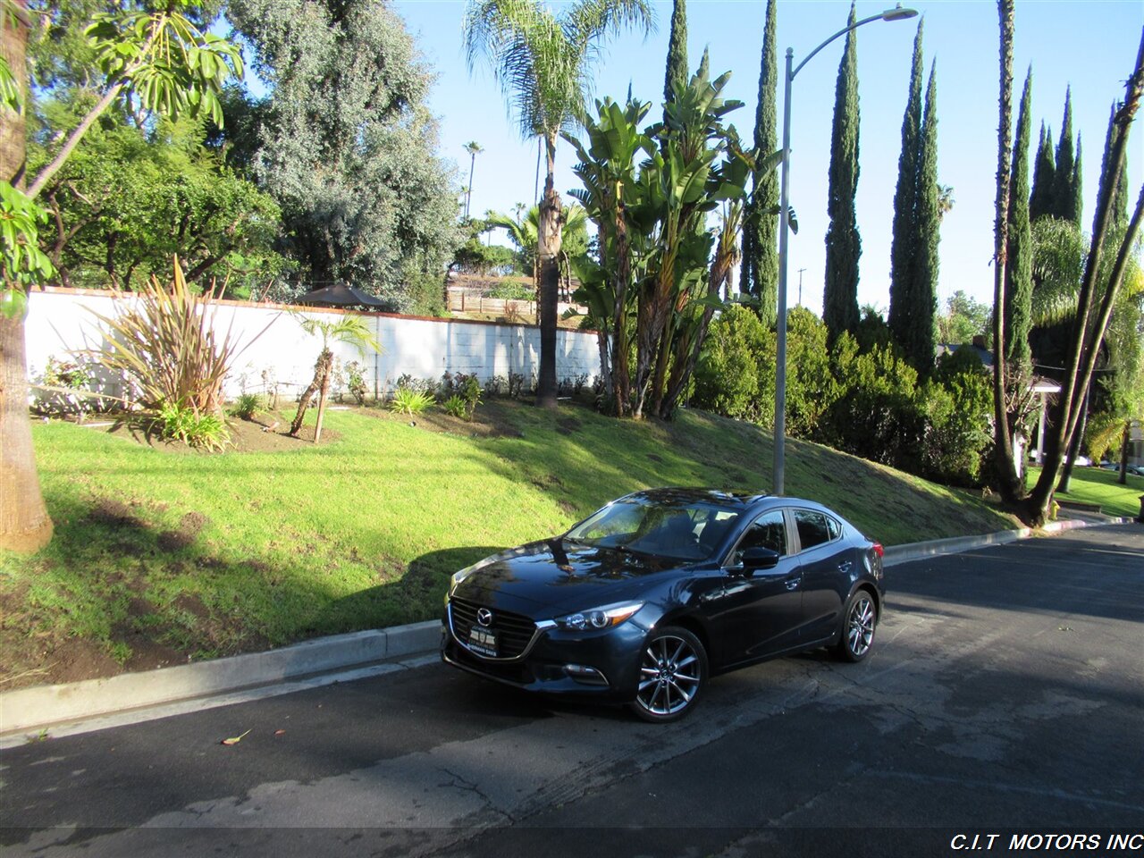 2018 Mazda Mazda3 Touring   - Photo 3 - Sherman Oaks, CA 91423