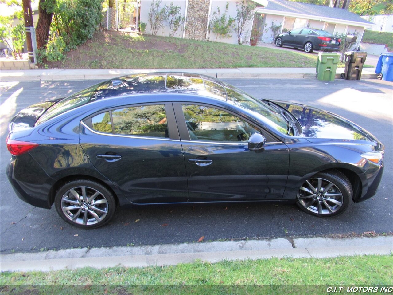 2018 Mazda Mazda3 Touring   - Photo 36 - Sherman Oaks, CA 91423