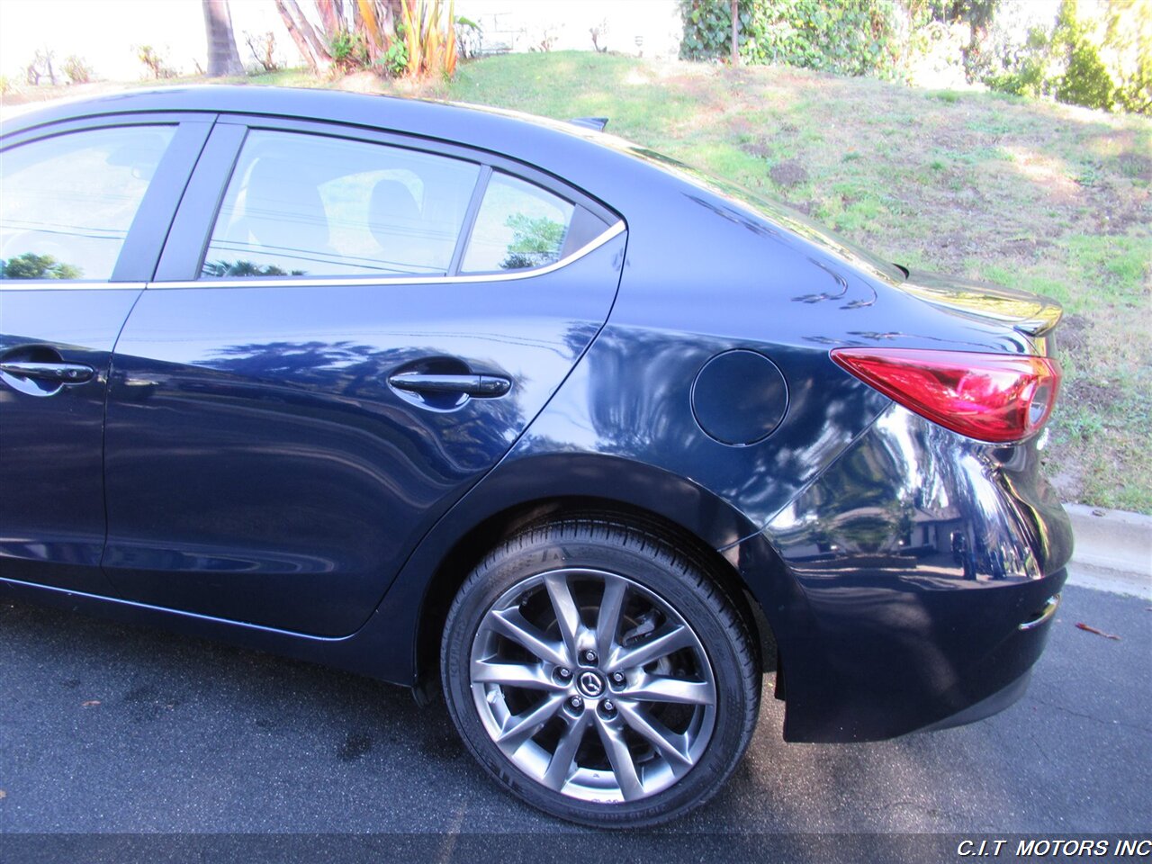 2018 Mazda Mazda3 Touring   - Photo 42 - Sherman Oaks, CA 91423