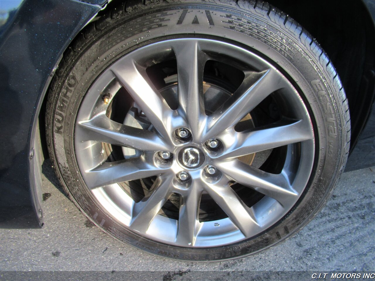 2018 Mazda Mazda3 Touring   - Photo 10 - Sherman Oaks, CA 91423