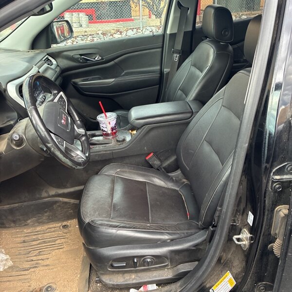 2019 GMC Acadia SLT-1   - Photo 11 - Sherman Oaks, CA 91423