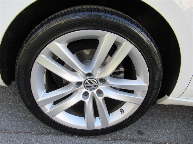 2013 Volkswagen CC Lux PZEV   - Photo 12 - Sherman Oaks, CA 91423