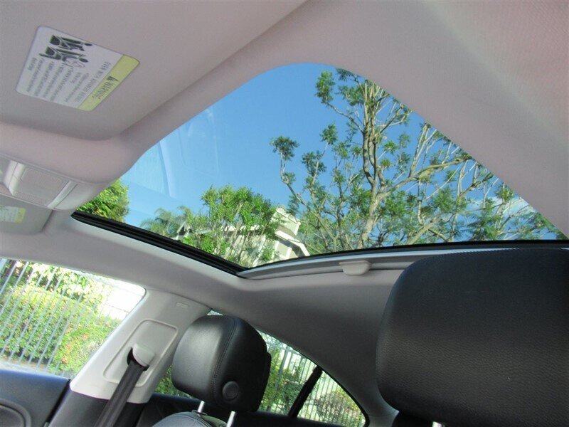 2013 Volkswagen CC Lux PZEV   - Photo 18 - Sherman Oaks, CA 91423