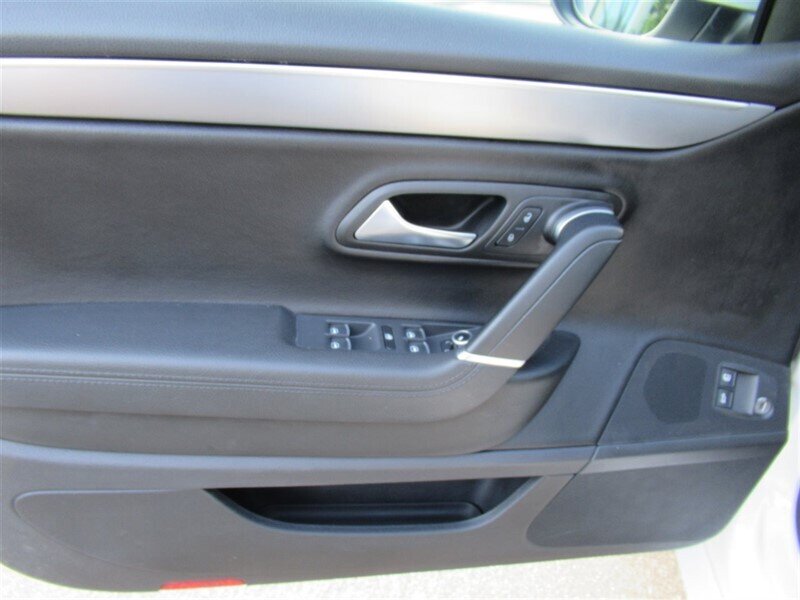 2013 Volkswagen CC Lux PZEV   - Photo 13 - Sherman Oaks, CA 91423