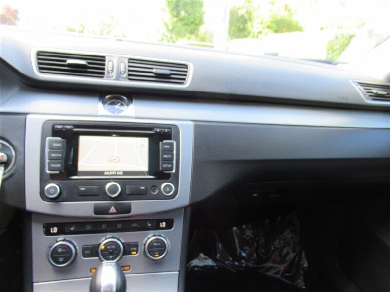 2013 Volkswagen CC Lux PZEV   - Photo 24 - Sherman Oaks, CA 91423