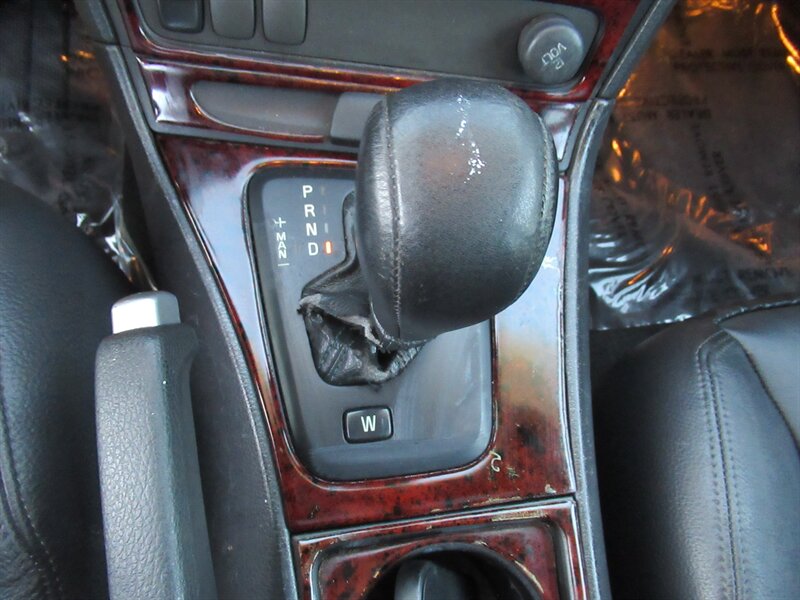 2004 Volvo V70 2.5T   - Photo 22 - Sherman Oaks, CA 91423