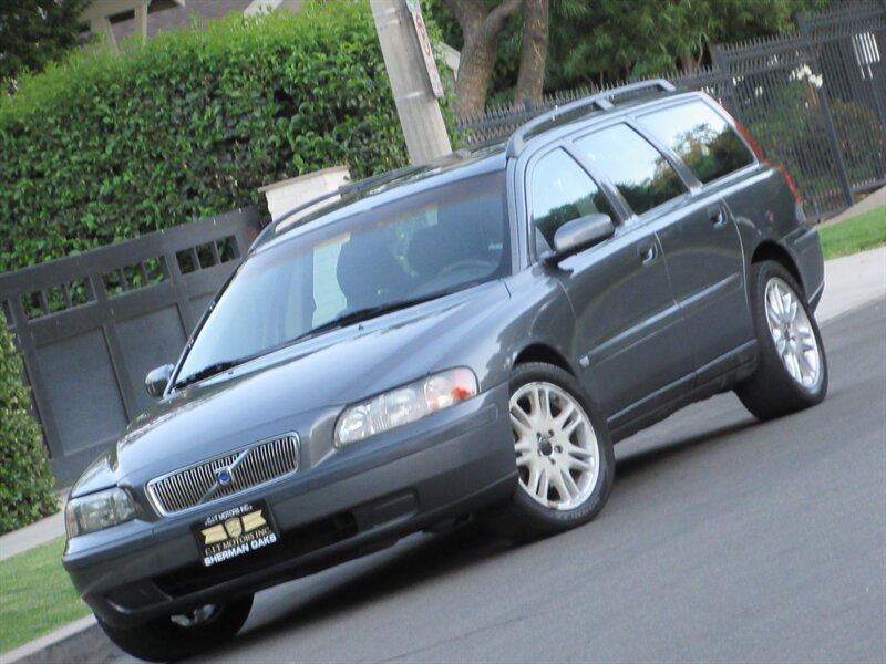 2004 Volvo V70 2.5T   - Photo 1 - Sherman Oaks, CA 91423
