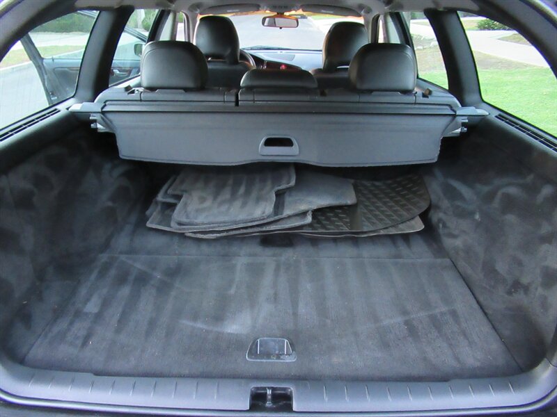 2004 Volvo V70 2.5T   - Photo 25 - Sherman Oaks, CA 91423