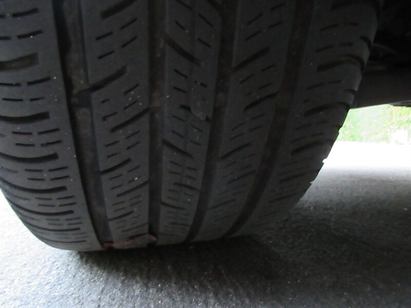 2004 Volvo V70 2.5T   - Photo 14 - Sherman Oaks, CA 91423