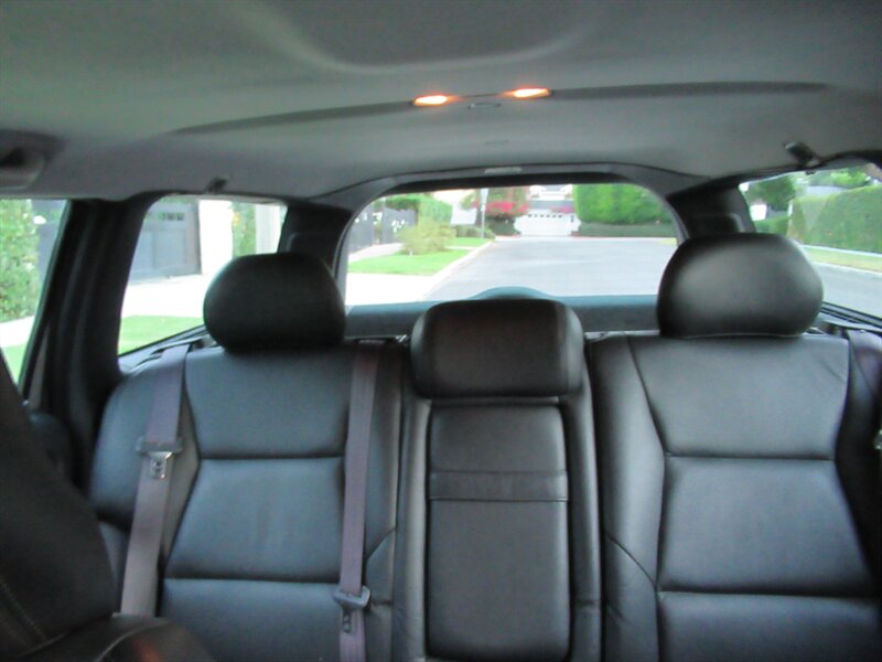 2004 Volvo V70 2.5T   - Photo 19 - Sherman Oaks, CA 91423