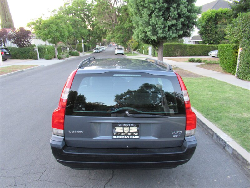 2004 Volvo V70 2.5T   - Photo 7 - Sherman Oaks, CA 91423