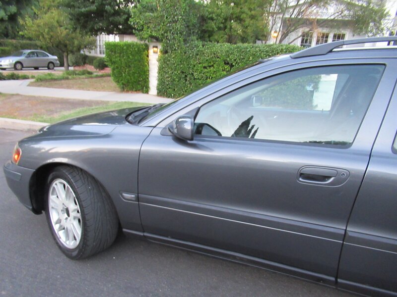 2004 Volvo V70 2.5T   - Photo 31 - Sherman Oaks, CA 91423
