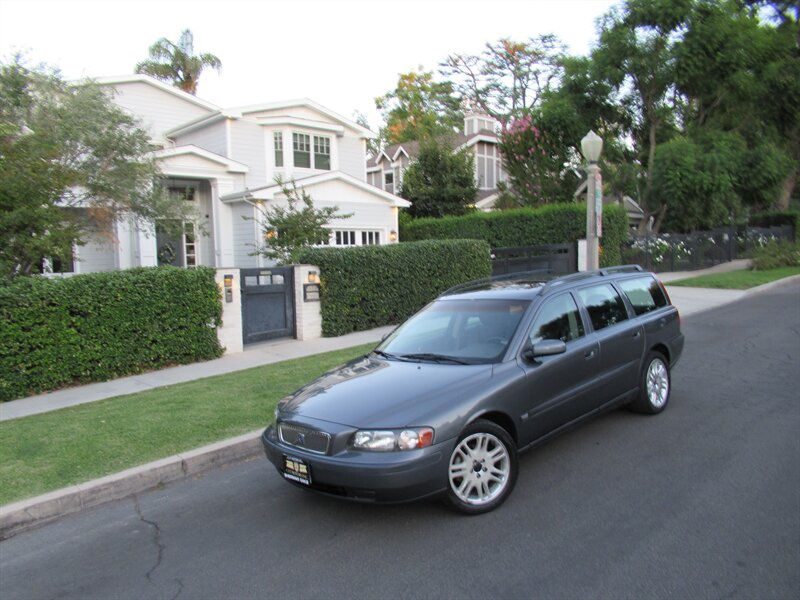 2004 Volvo V70 2.5T   - Photo 3 - Sherman Oaks, CA 91423