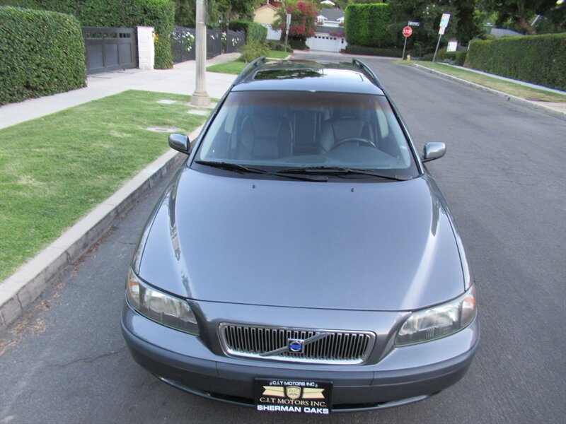 2004 Volvo V70 2.5T   - Photo 13 - Sherman Oaks, CA 91423