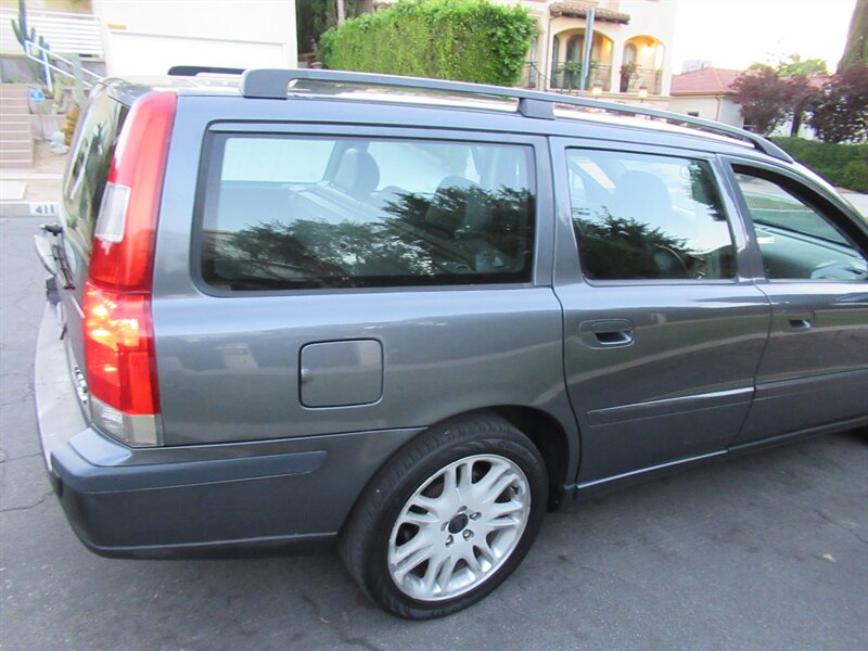 2004 Volvo V70 2.5T   - Photo 30 - Sherman Oaks, CA 91423