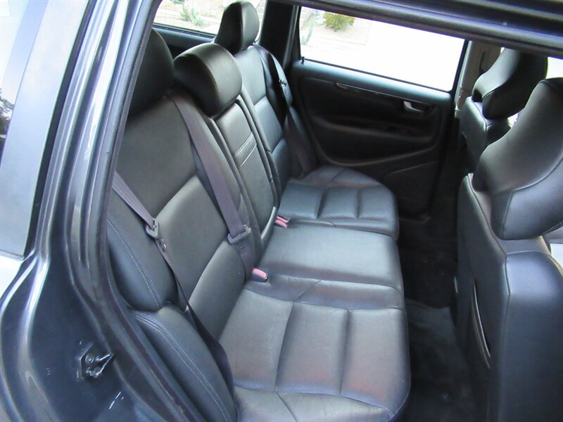 2004 Volvo V70 2.5T   - Photo 26 - Sherman Oaks, CA 91423