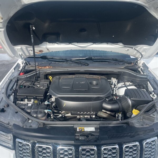 2021 Jeep Grand Cherokee Overland   - Photo 14 - Sherman Oaks, CA 91423