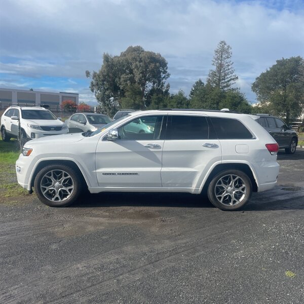 2021 Jeep Grand Cherokee Overland   - Photo 9 - Sherman Oaks, CA 91423