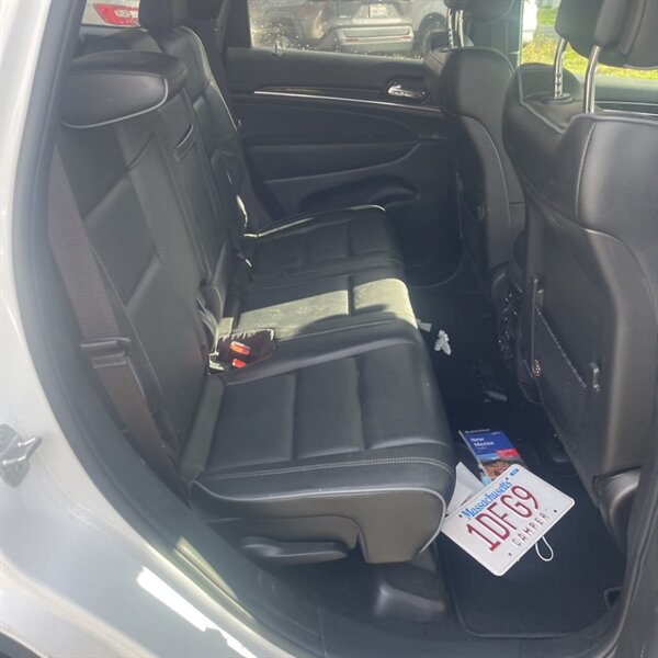 2021 Jeep Grand Cherokee Overland   - Photo 20 - Sherman Oaks, CA 91423