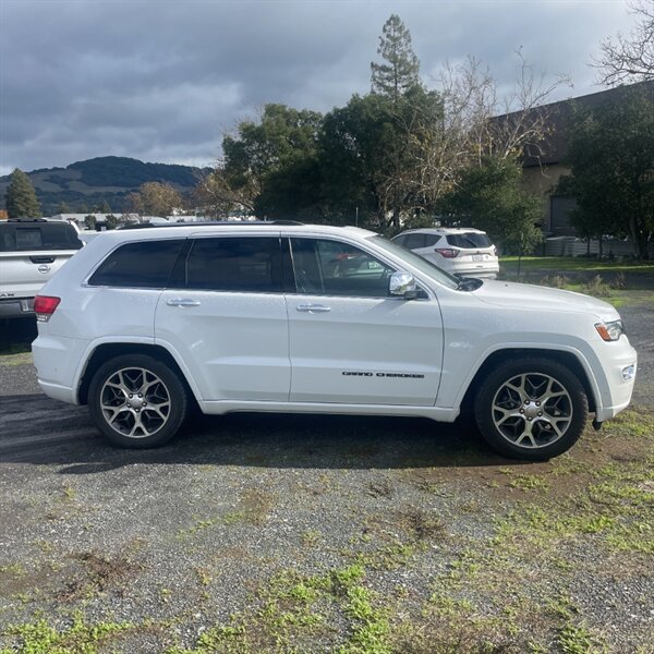 2021 Jeep Grand Cherokee Overland   - Photo 12 - Sherman Oaks, CA 91423