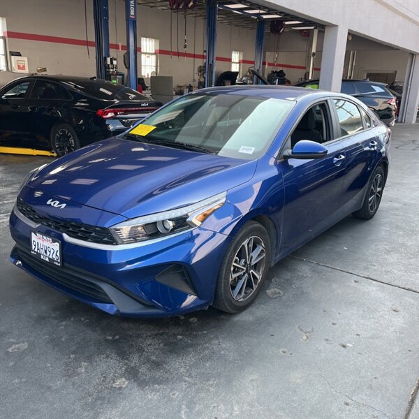 2022 Kia Forte FE   - Photo 1 - Sherman Oaks, CA 91423