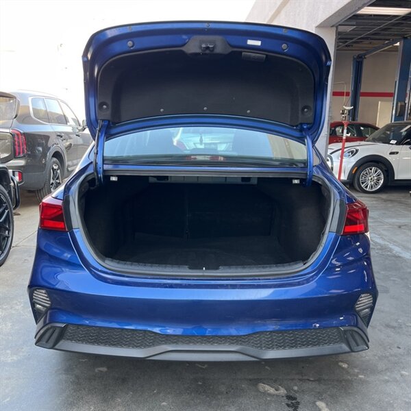 2022 Kia Forte FE   - Photo 7 - Sherman Oaks, CA 91423