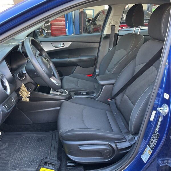 2022 Kia Forte FE   - Photo 11 - Sherman Oaks, CA 91423