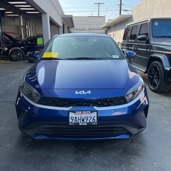 2022 Kia Forte FE   - Photo 2 - Sherman Oaks, CA 91423