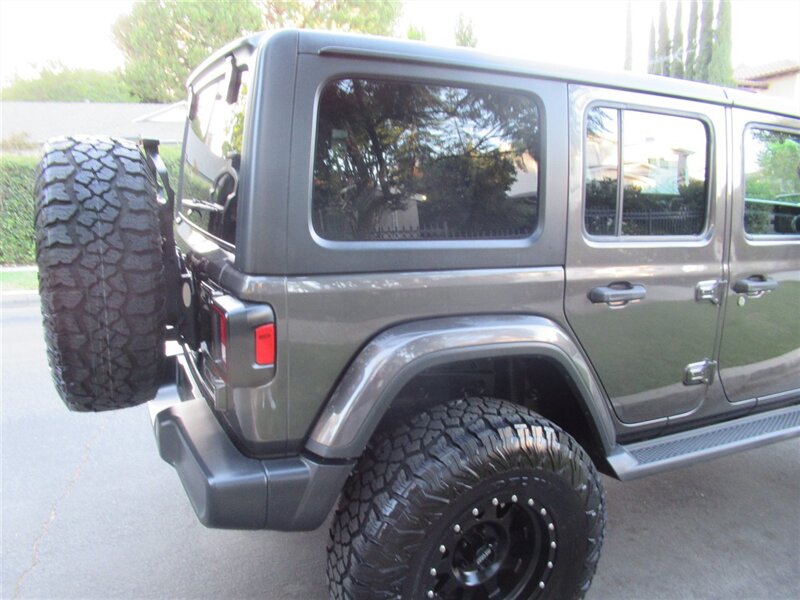 2019 Jeep Wrangler Sahara   - Photo 38 - Sherman Oaks, CA 91423