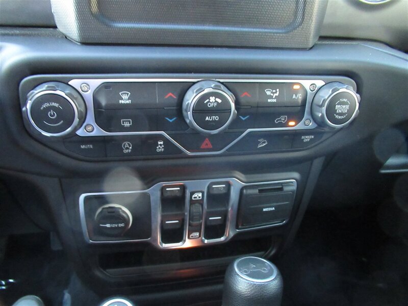 2019 Jeep Wrangler Sahara   - Photo 23 - Sherman Oaks, CA 91423